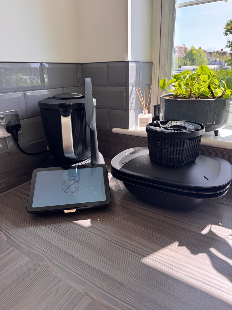 Thermomix TM7 and accessories included in the box