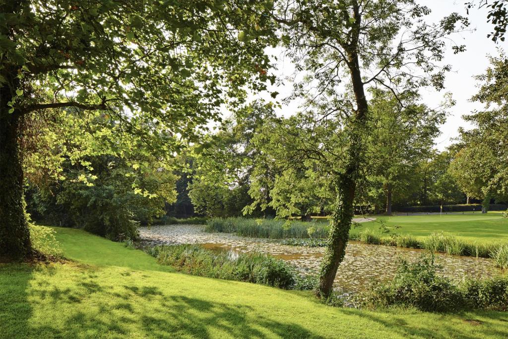 Meon Valley Hotel modern accommodation Hampshire golf resort facilities