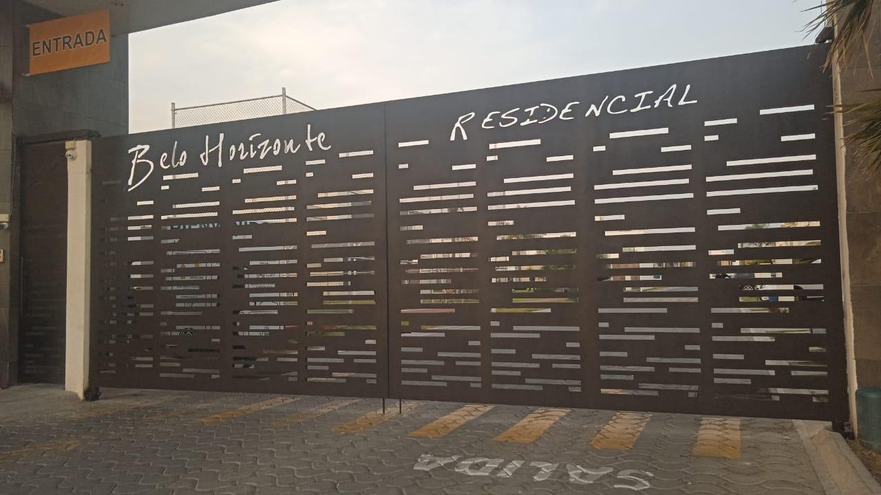 Proyecto real de portón - Instalación profesional de herrería