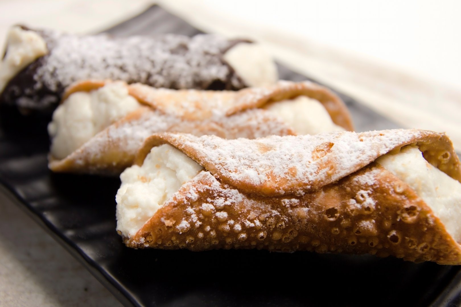 Cannoli dessert