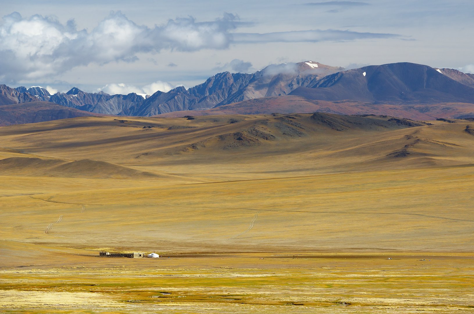 Paysage de steppe avec camp nomade