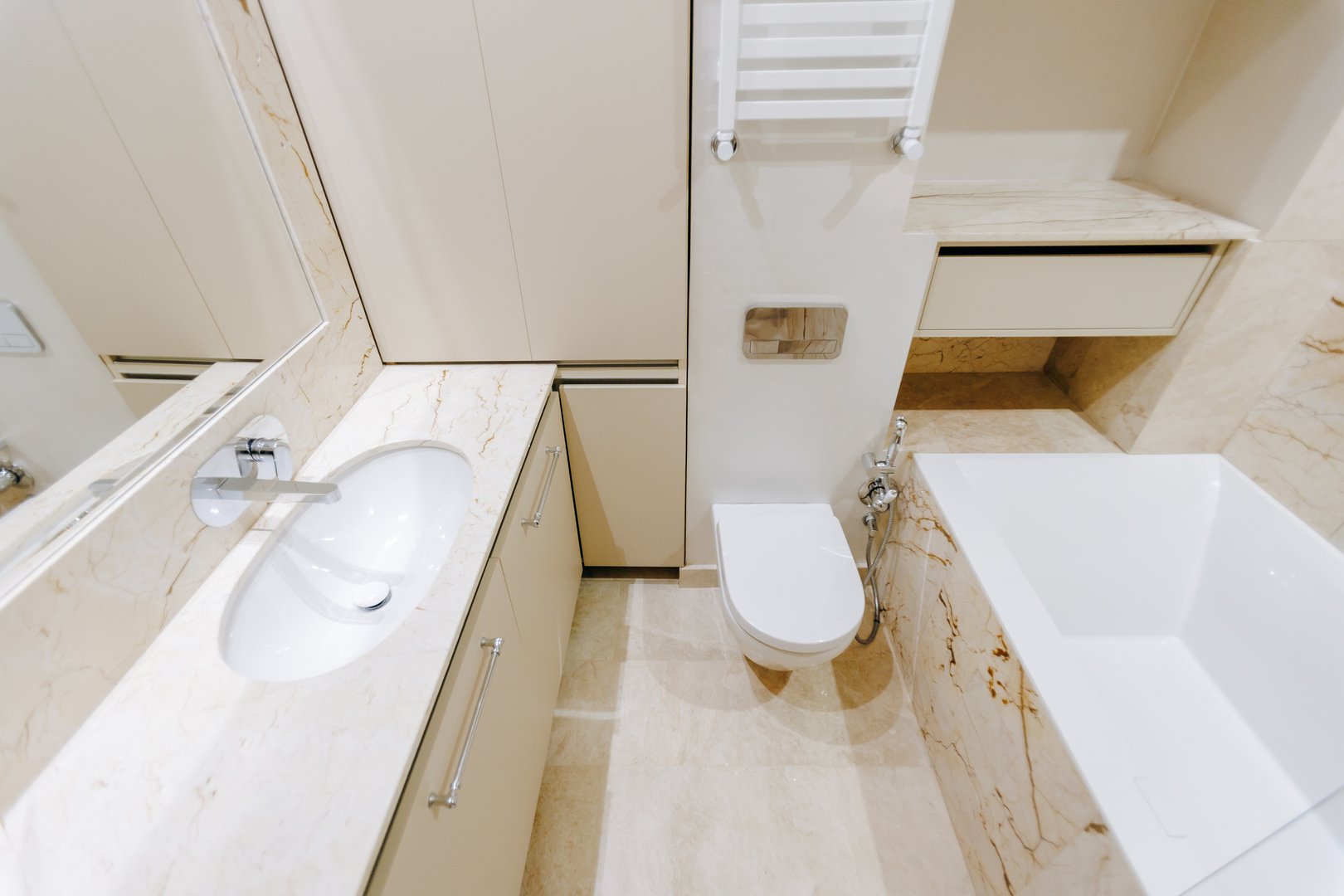 Clean functional bathroom