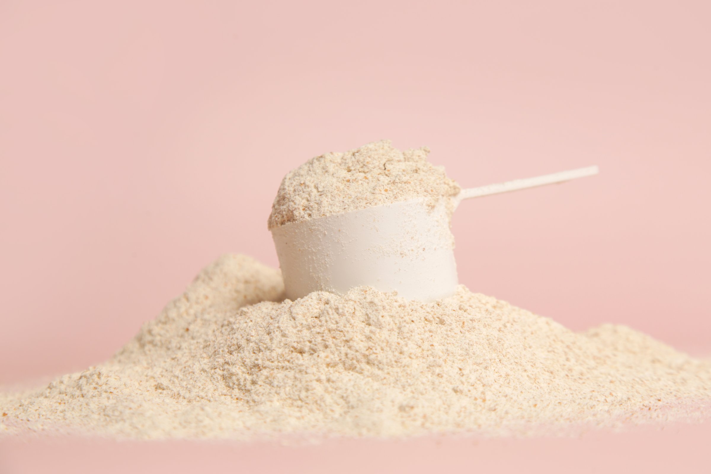 Plastic measuring scoop with protein powder