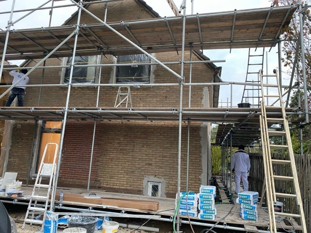 detail buitenstucwerk gevel oss strak stucwerk afwerking