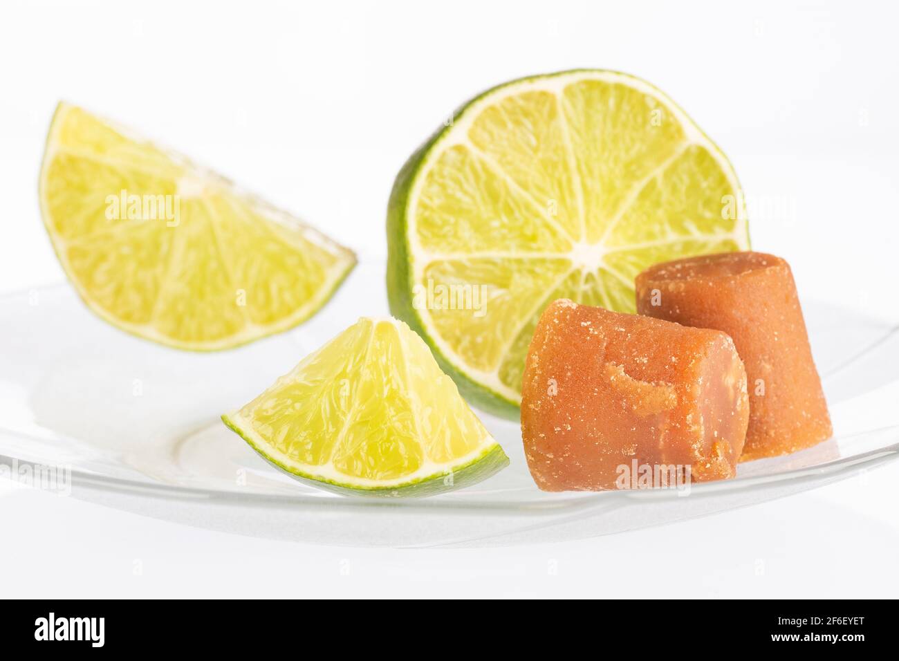 Panela con limón - ingredientes tradicionales para raspadura