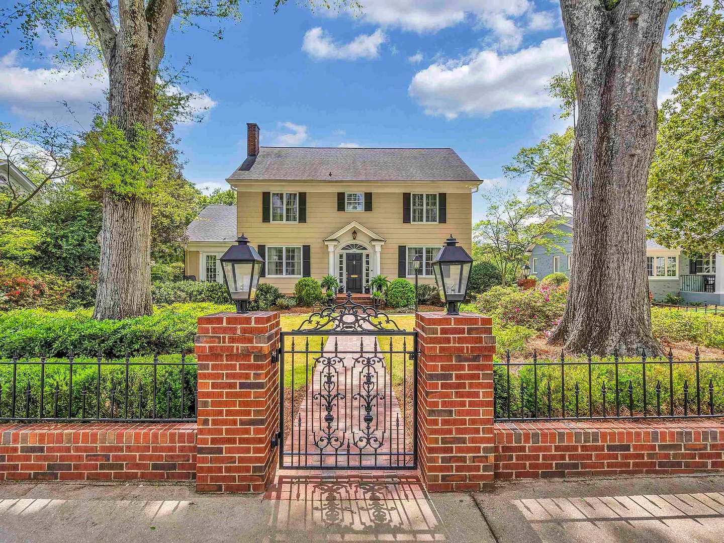 Professional exterior house painting contractor Montgomery County PA - residential exterior painting services King of Prussia Blue Bell