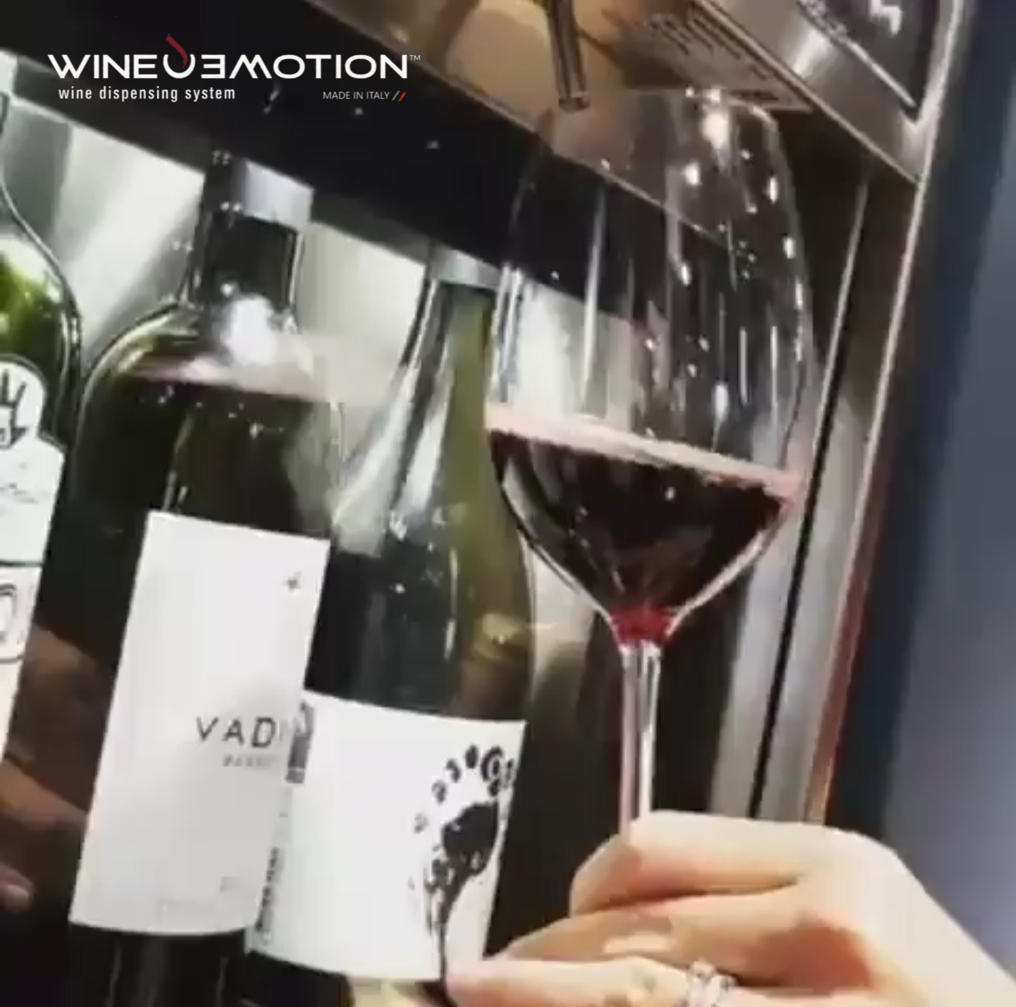 Dispensador de vino WineEmotion experiencia del cliente premium servicio profesional