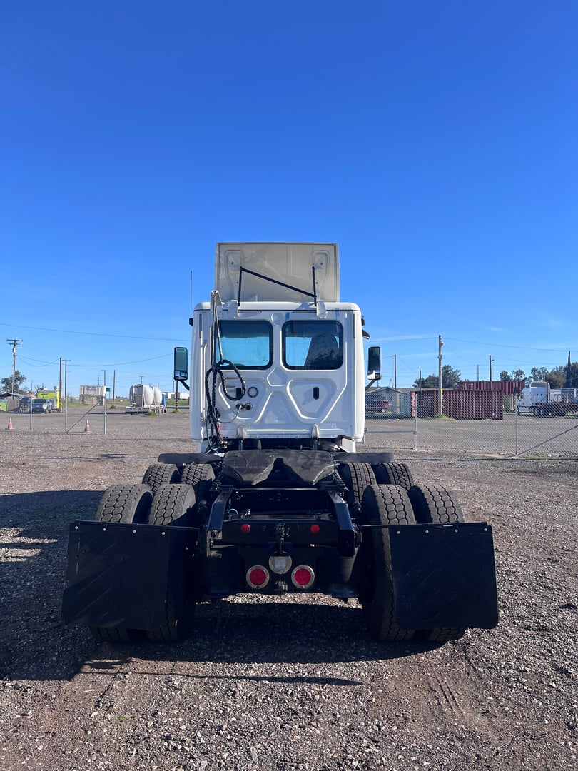 2018 Freightliner Cascadia 113 Day Cab - IMG_1089