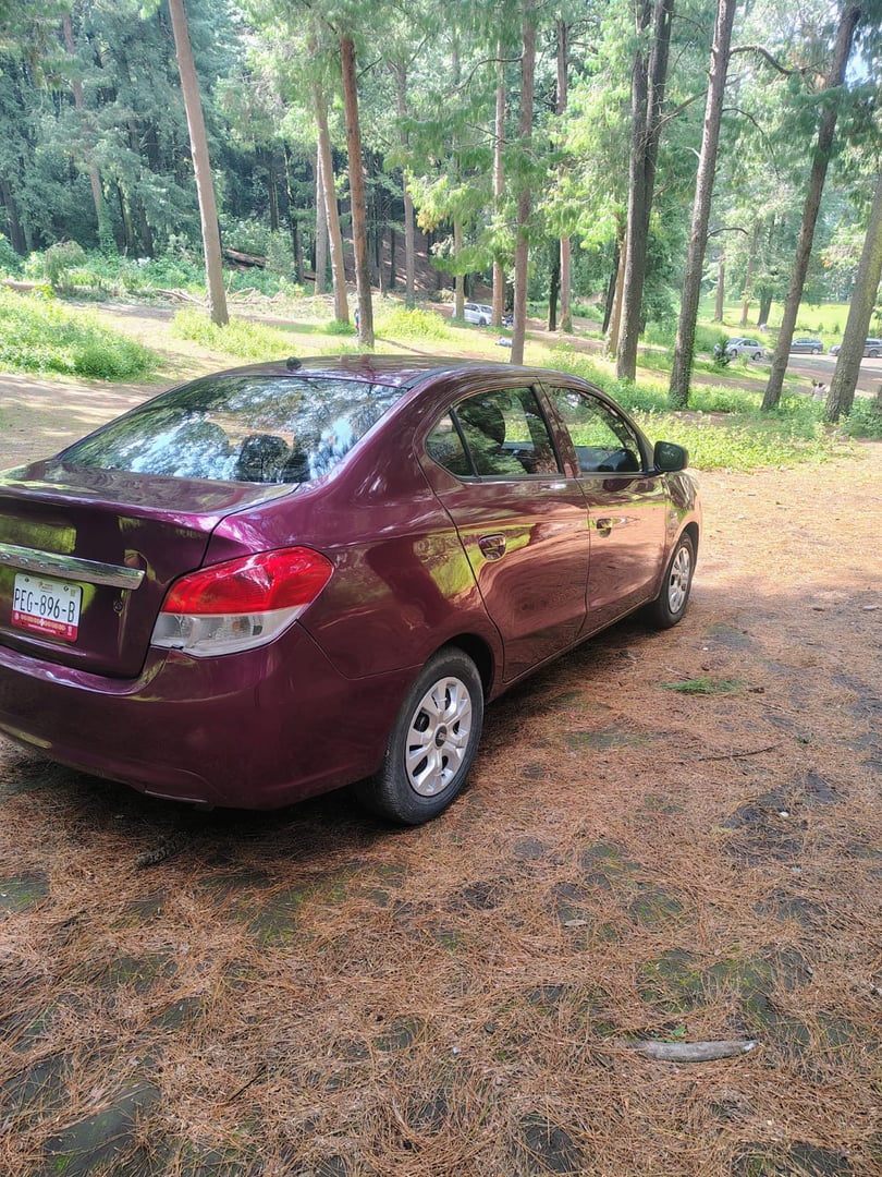 Dodge Attitude Económico