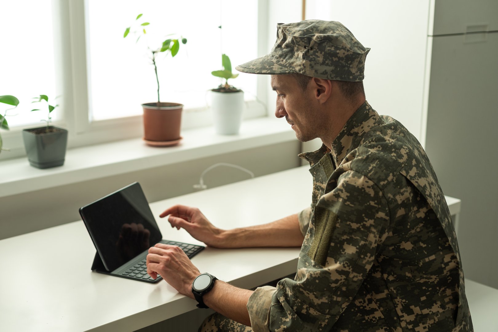 Nevada veteran using laptop to apply for VA Certificate of Eligibility online - fast and easy COE process for Las Vegas Reno Henderson military homebuyers