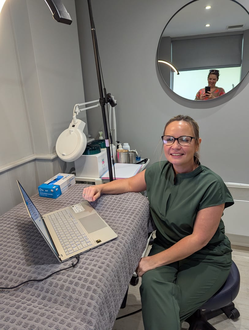 Sarah consulting with client