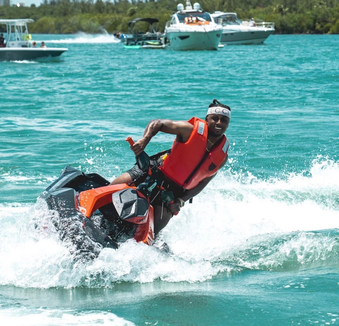 Yacht party experience