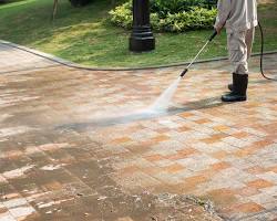 Driveway and concrete cleaning service