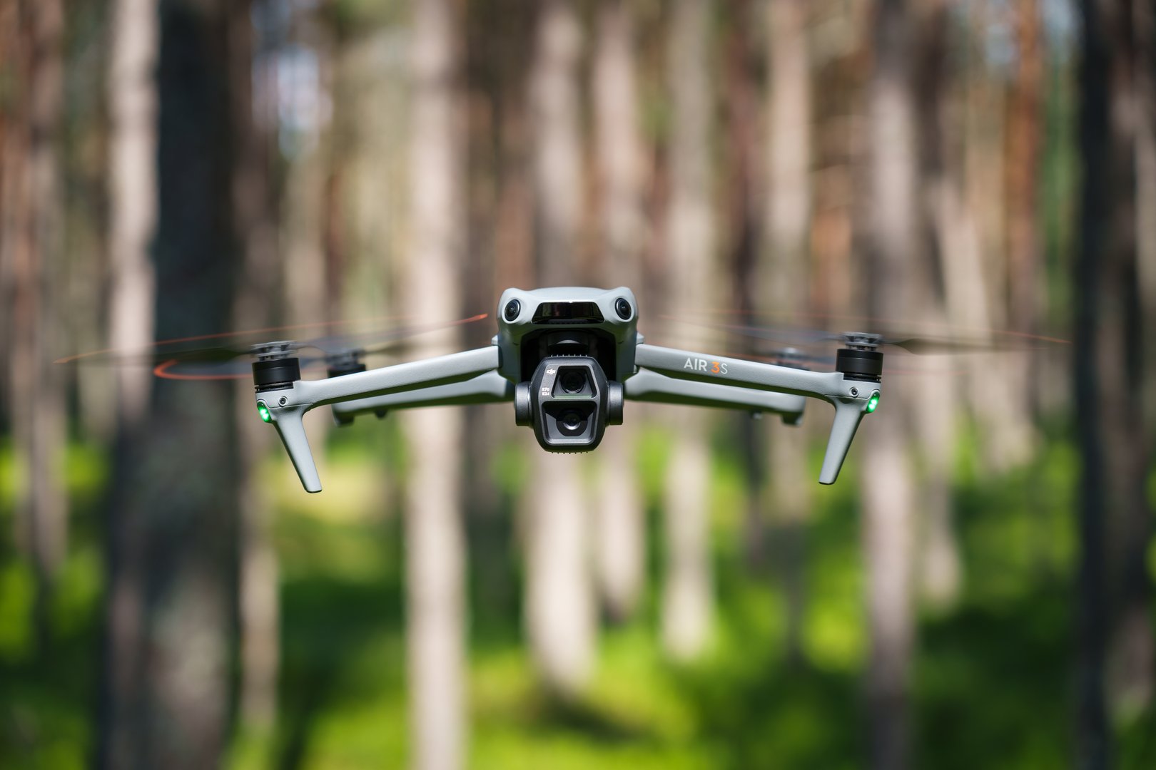 Certificeret dronepilot Morten Christiansen med DJI Air 3S drone - Professionel dronefotograf på Fyn og i hele Danmark