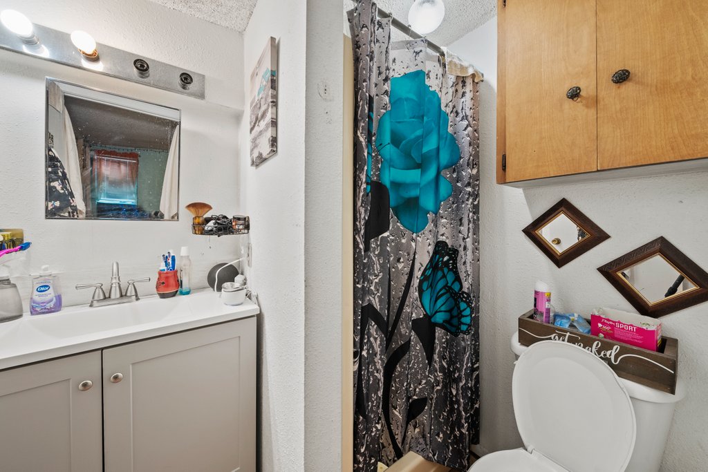 699 Floral Avenue property view