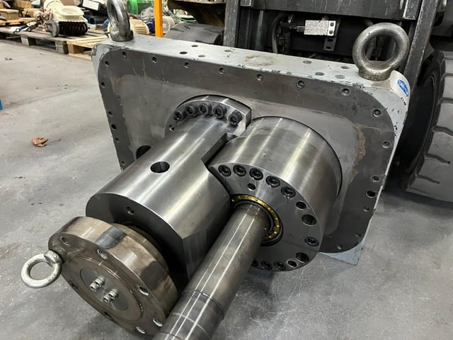 Gereviseerde tandwielkast met cardanas