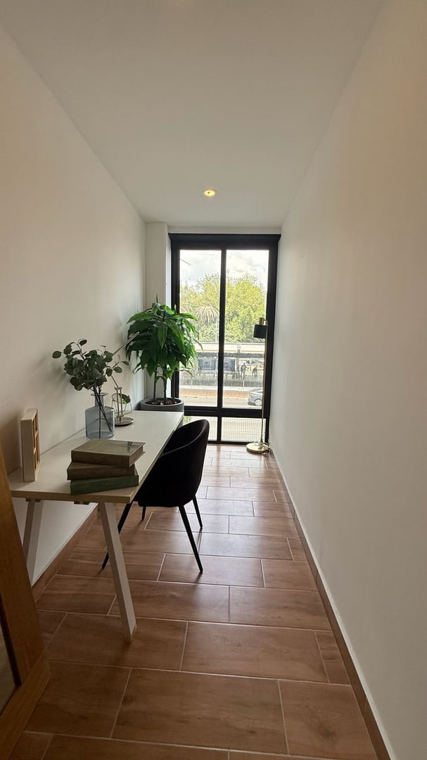 Recámara principal amplia y luminosa