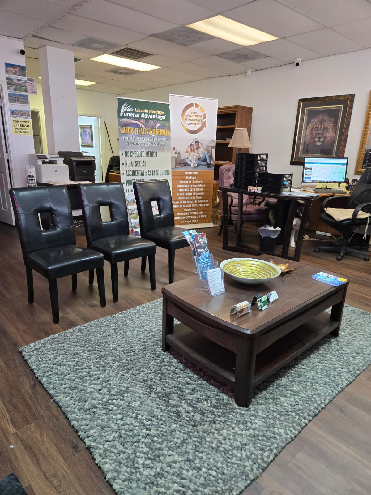 Cliente visitando Colmex Agency