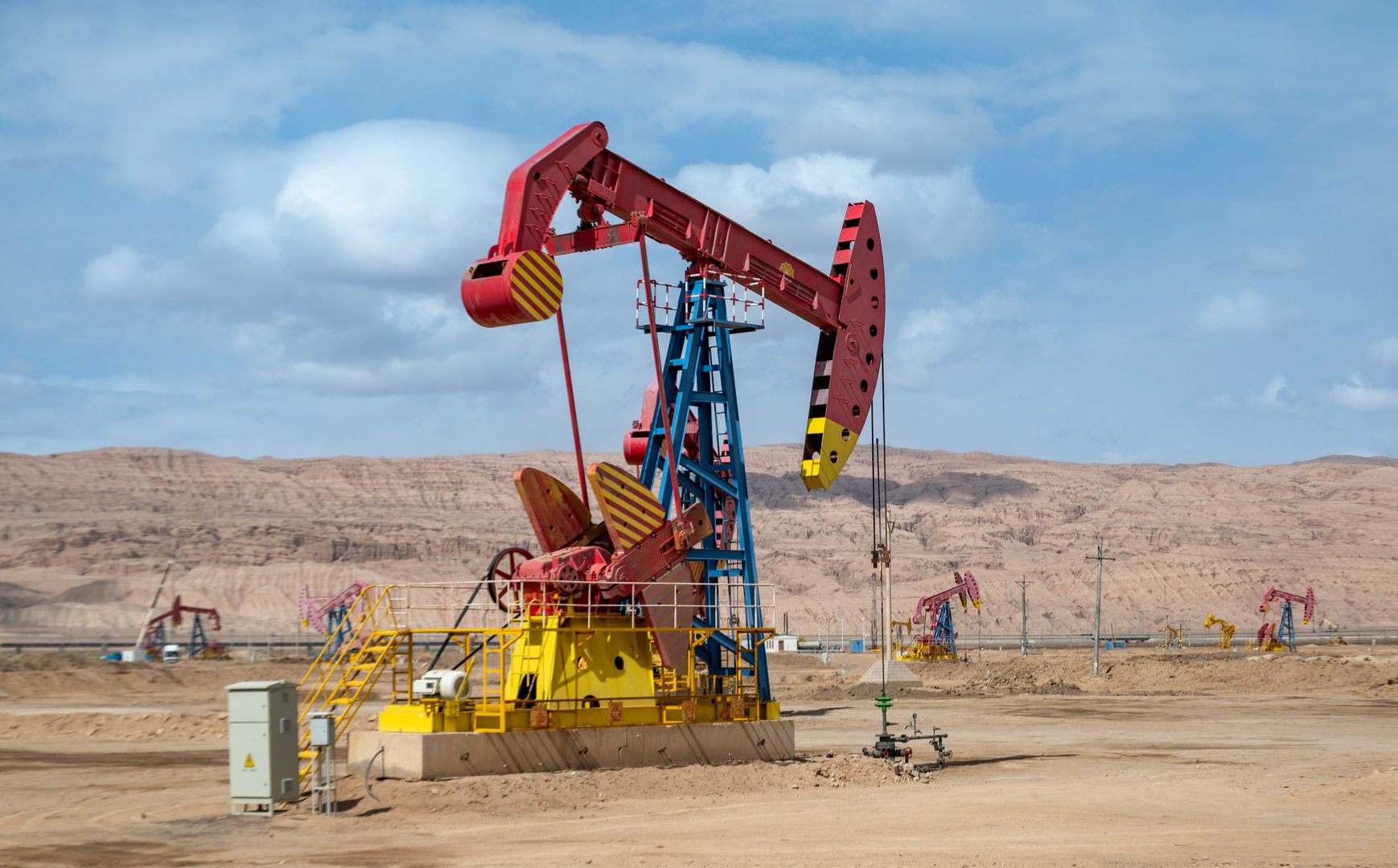 oil pumping machine in the desert