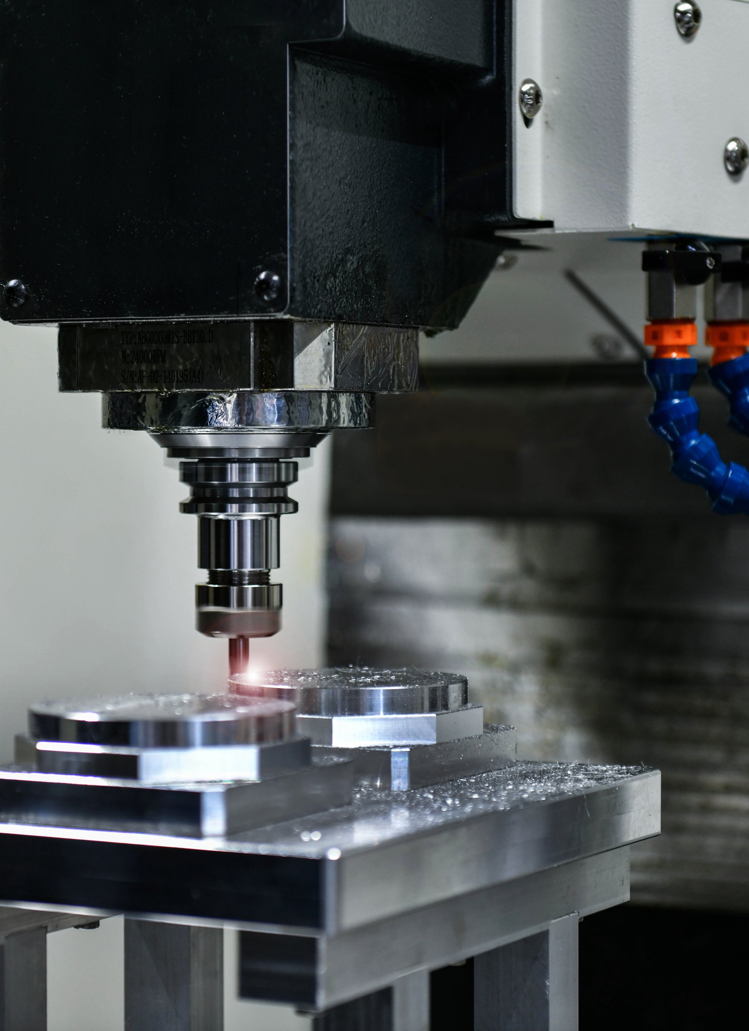 CNC lathe milling machine cutting featuring high precision the metal part , The hi-technology parts manufacturing