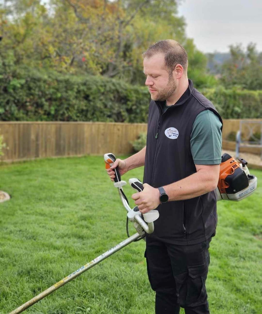 RT Landscaping gardener