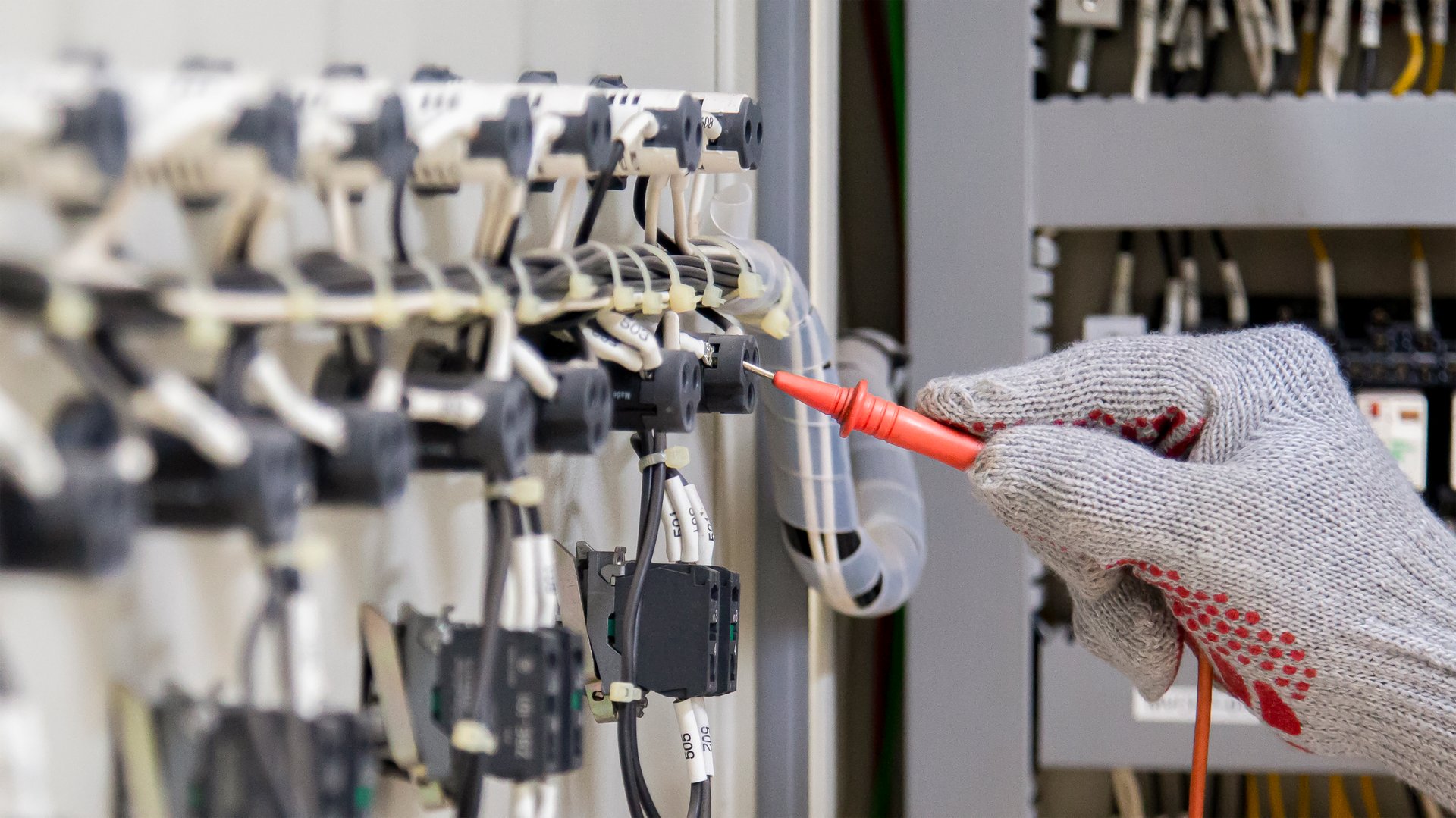 Electrical engineers use multimeters to check electrical installations and current flow in electrical control cabinets.