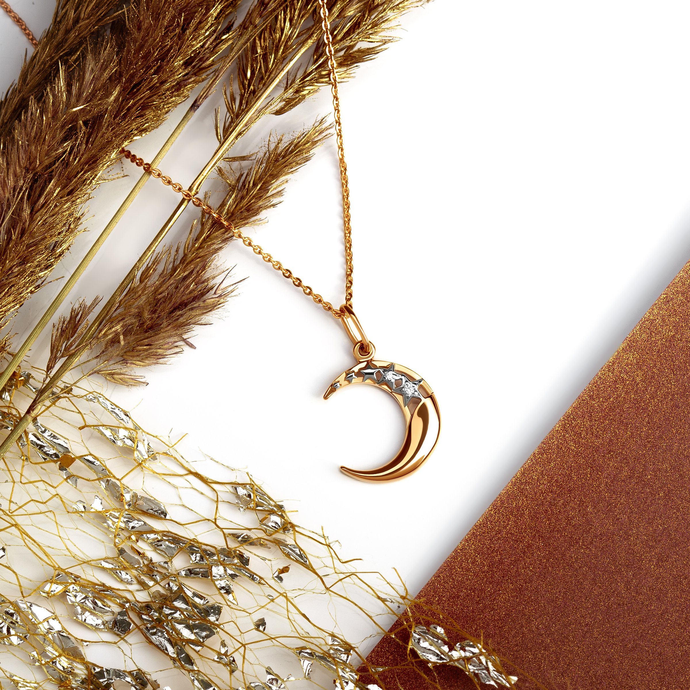 Delicate Moon Necklace Design