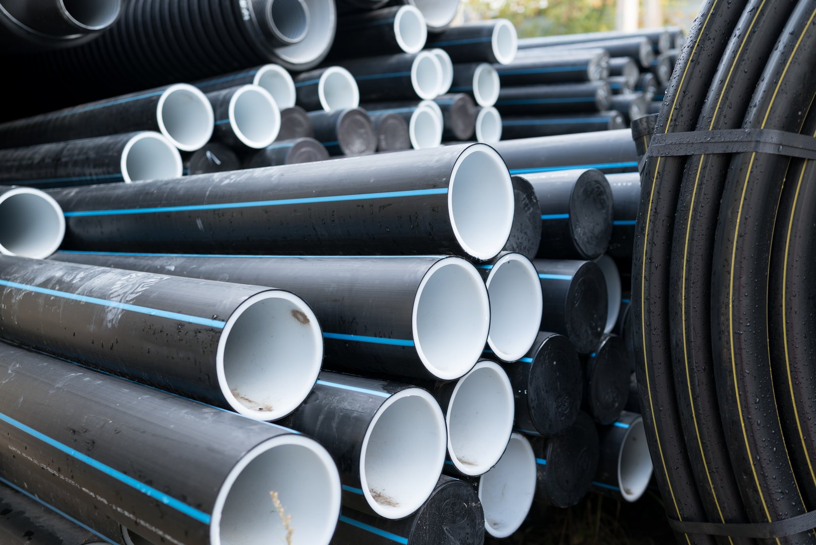 High-density polyethylene pipes for the transmission of liquids and gases. Used for high-pressure pipelines, water and gas lines, sewer systems, irrigation systems, and fire suppression systems.