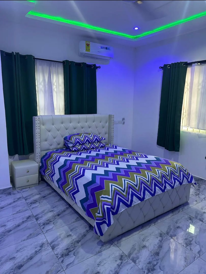 JT Ensuite Room interior view 1