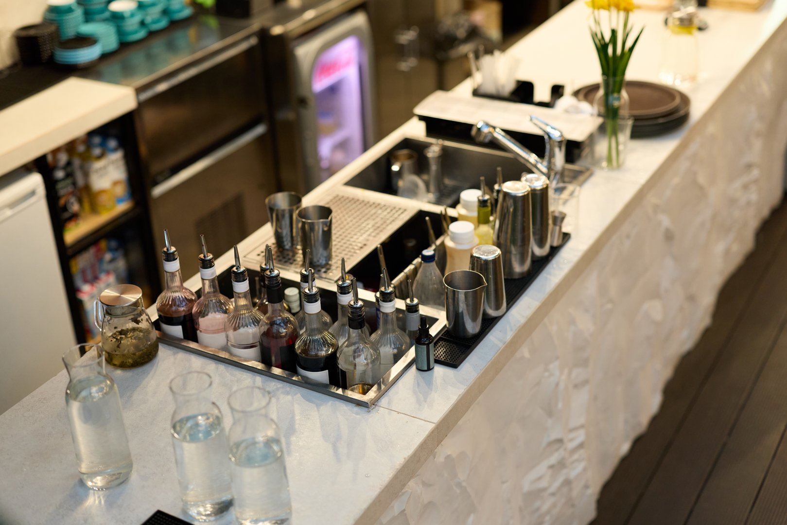 A wellorganized bar with cocktails, premium spirits, and elegant glassware, ideal for mixology fans