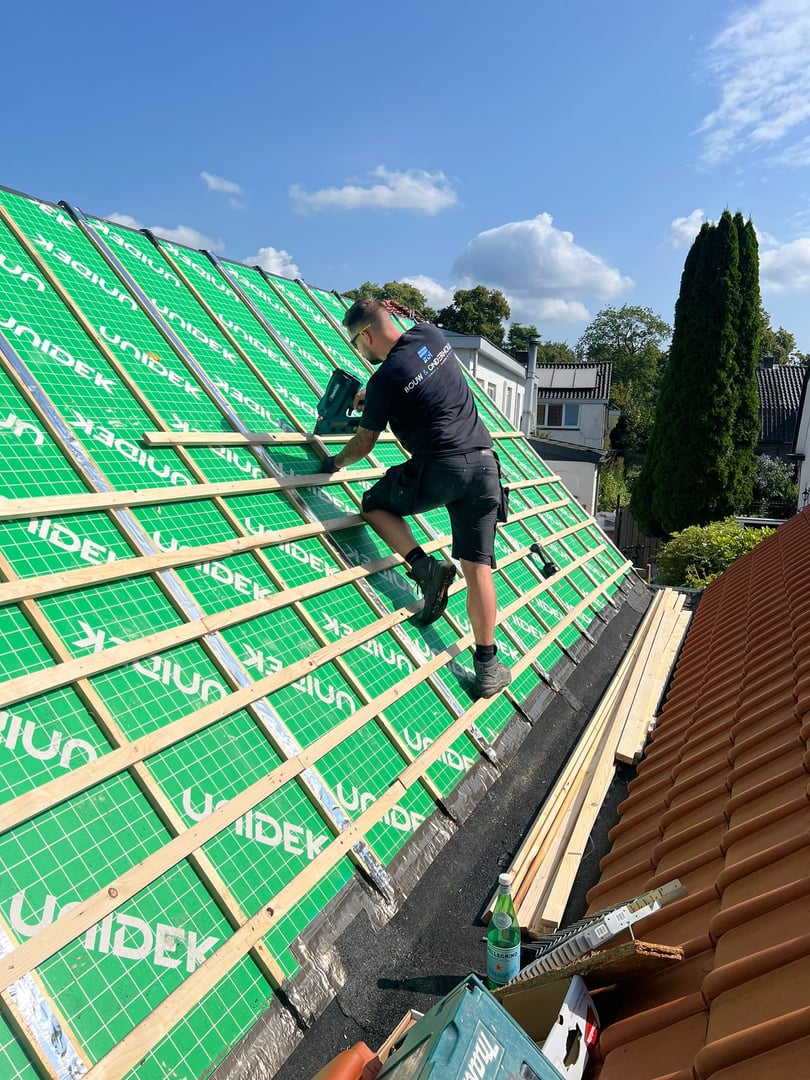 JS Dakwerken team aan het werk