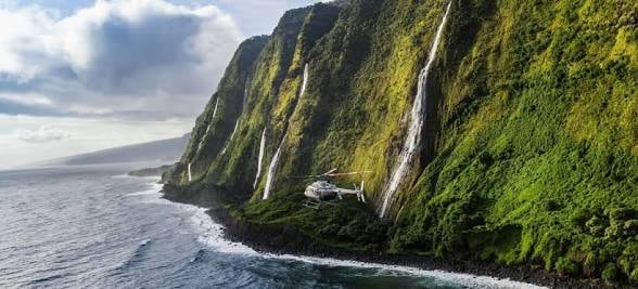 Helicopter island tours in Hawaii
