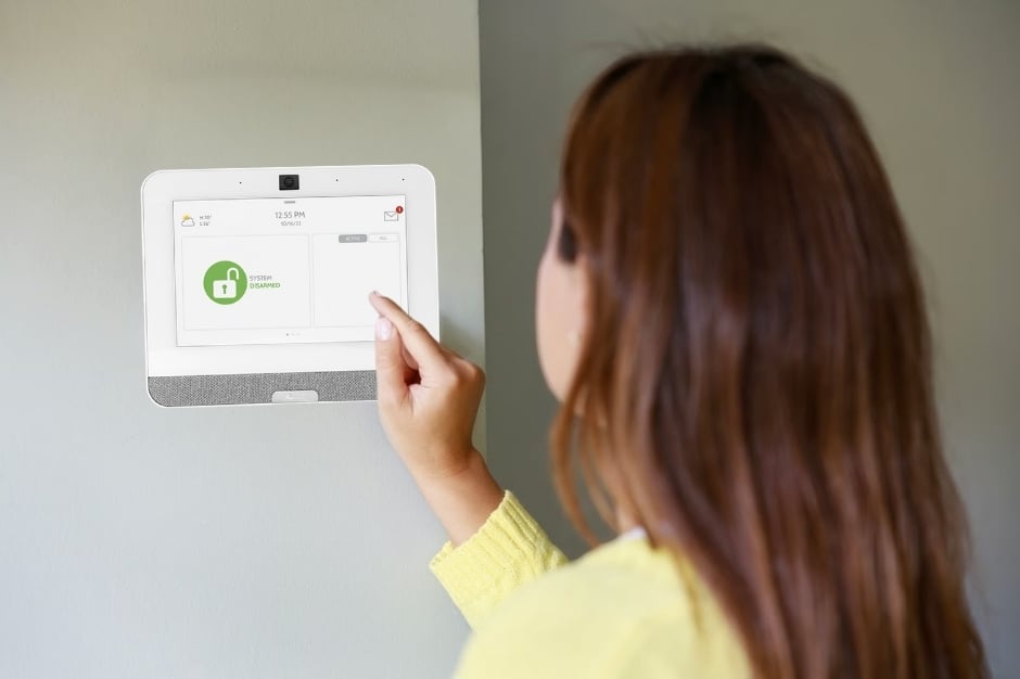IQ Touchscreen Security System