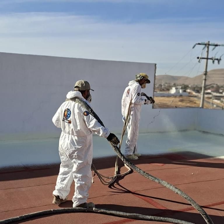 Aplicación profesional de poliuretano espreado AislateR