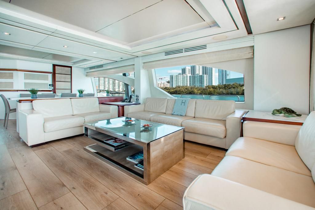 Sunseeker Predator – Interior Luxury Lounge