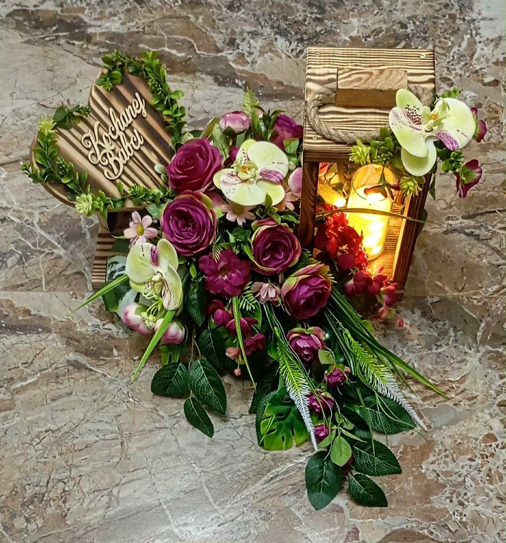 Kompozycja kwiatowa na Dzień Babci i Dziadka