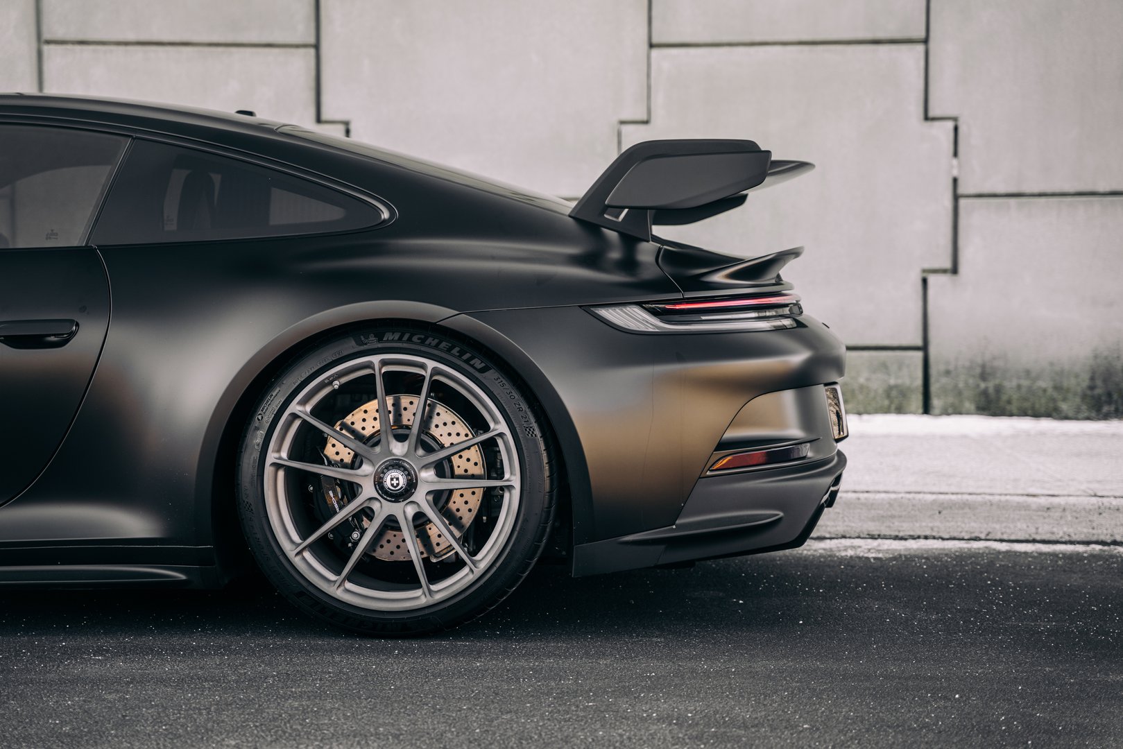 LA, CA, USA
July 1, 2025
Porsche GT3 parked showing the rear wheel and fender
