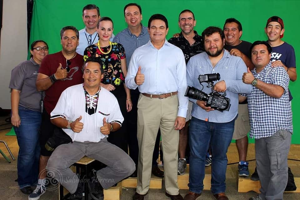 Equipo de producción trabajando en locación