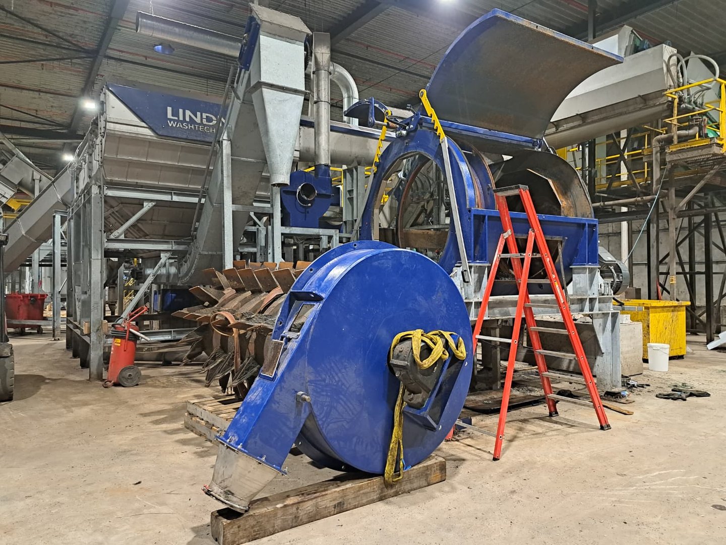 Tebuvo servicemonteur aan het werk