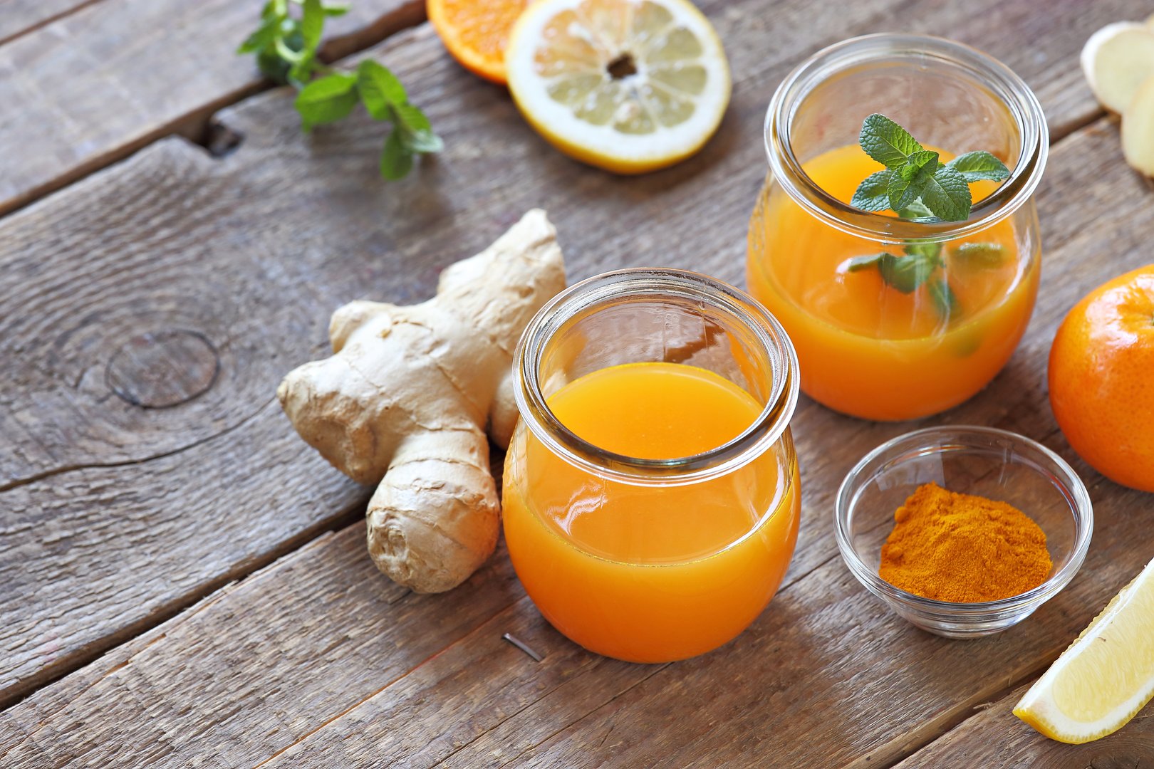 Ginger shot with citrus fruits juice, turmeric and honey. Pure vegan Immunity system booster - sugarfree.space executive wellness beverages corporate stress resilience