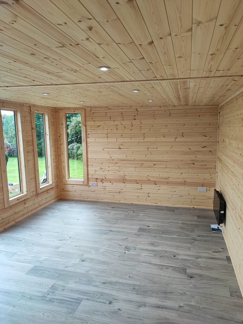 Insulated garden room