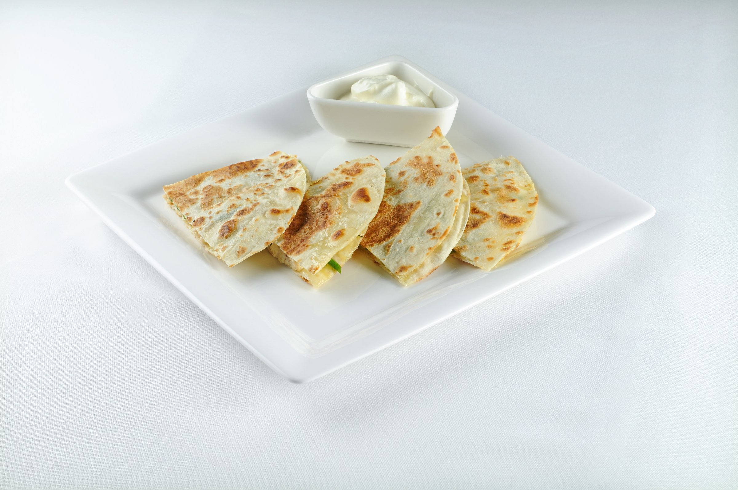 Quesadilla with white sauce
