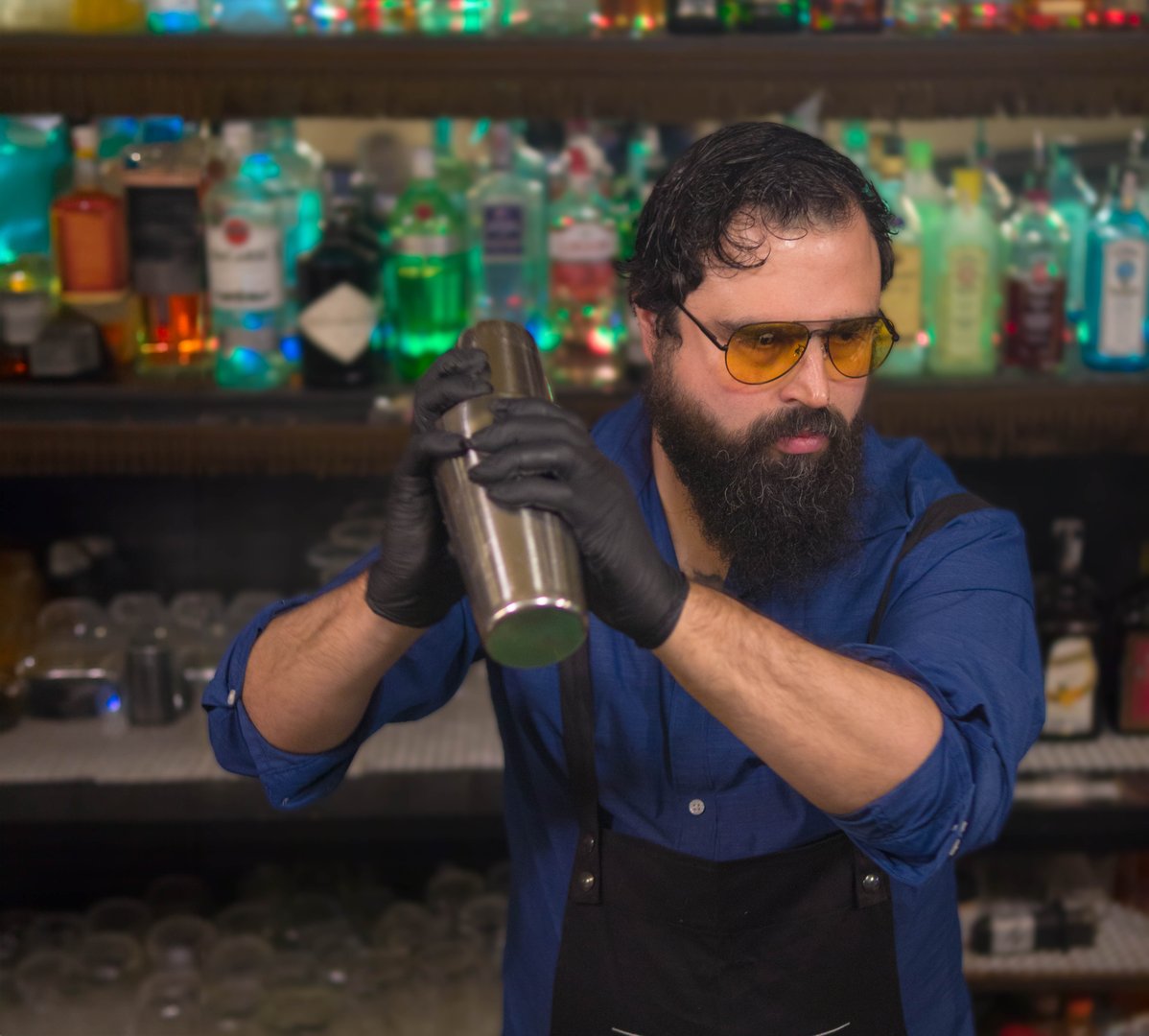 Guantes de nitrilo en uso profesional — higiene y manipulación segura