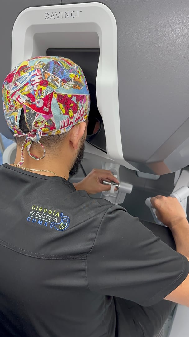 Robotic surgery in action - Dr. Chris Ramírez