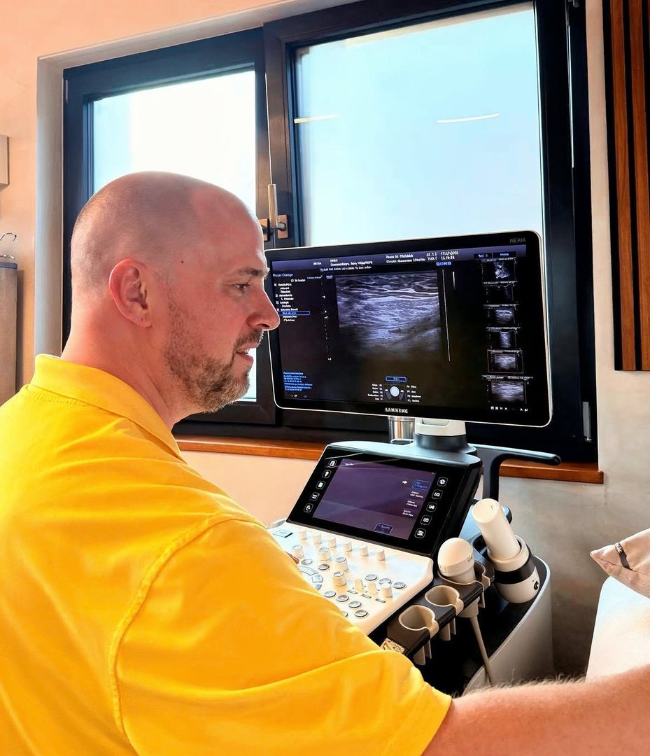 Frauenarzt Dr. Marcus Fischdick in der Praxis