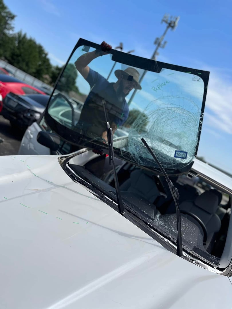 Professional auto glass windshield replacement