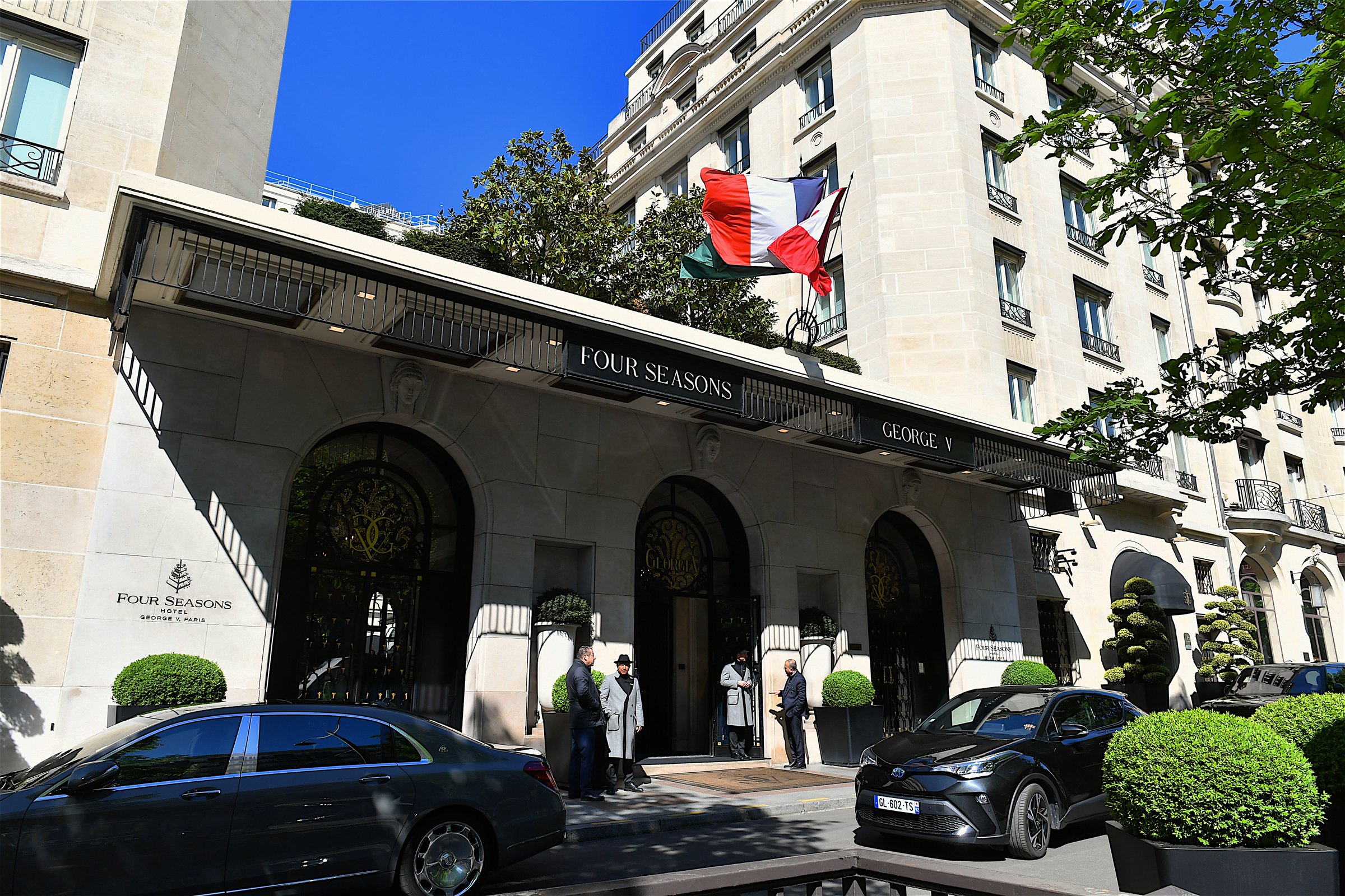 Luxury hotel doormen professional service