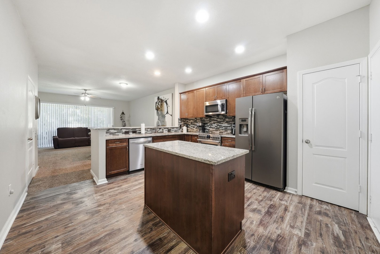 4711 Barnstead Dr Riverview FL - Kitchen