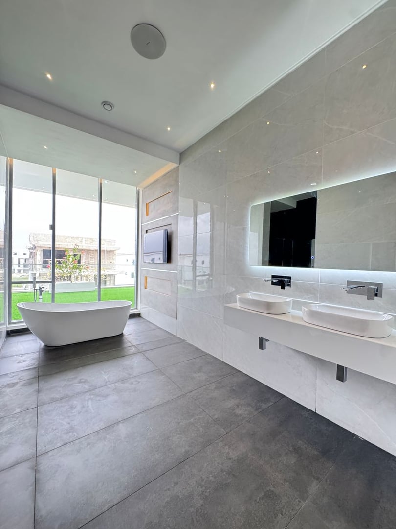 Luxury Estate Features