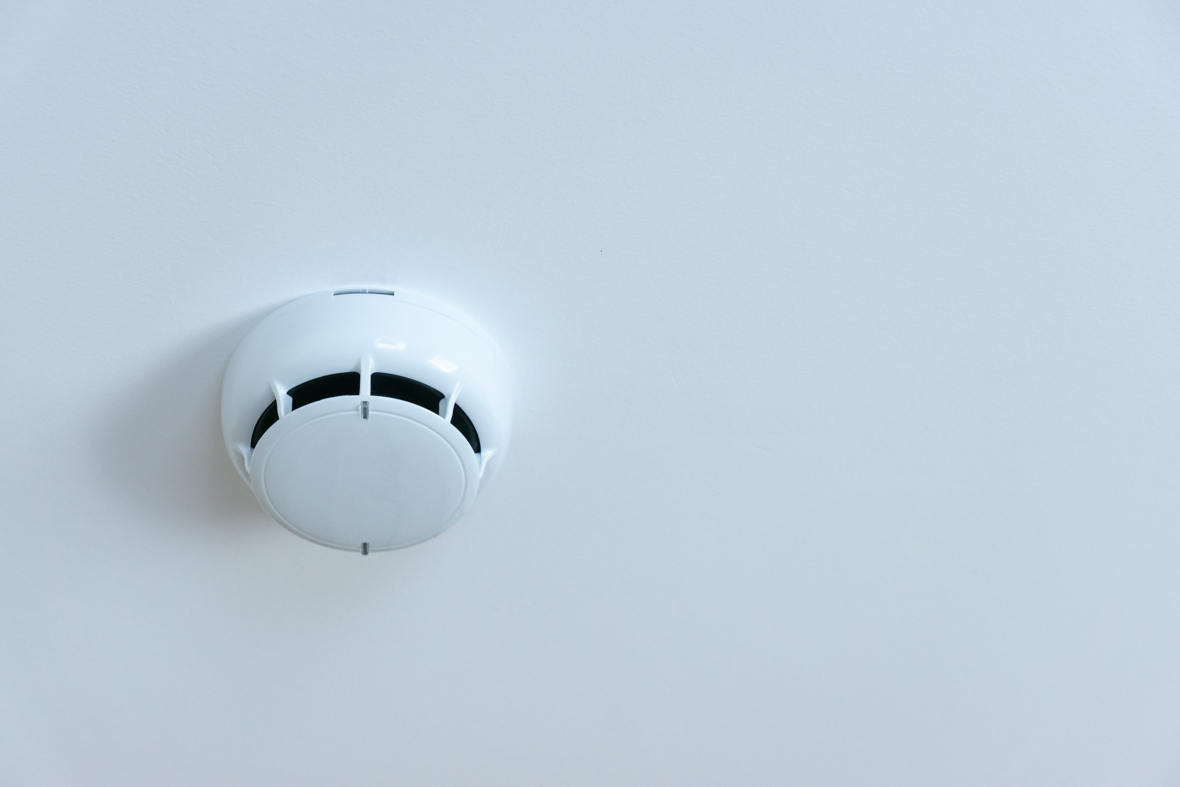 Ceiling-mounted smoke detector sensor with copy space for fire detectors